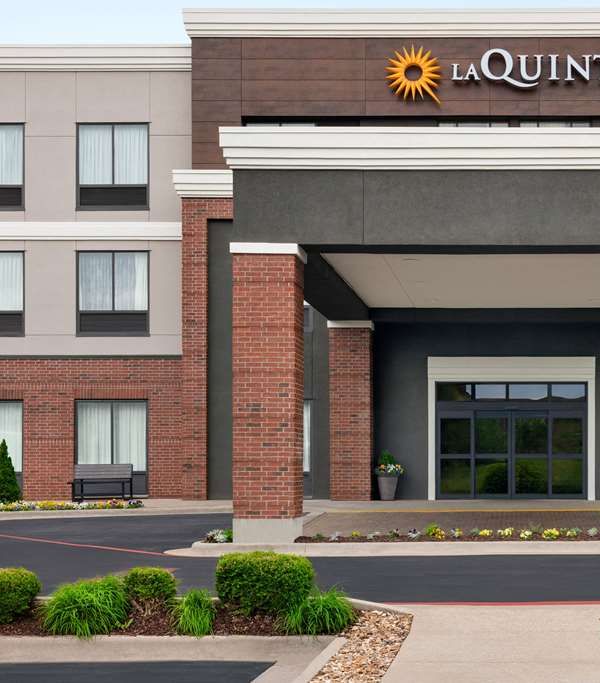 La Quinta Inn & Suites By Wyndham Springfield Airport Plaza - Springfield, MO
