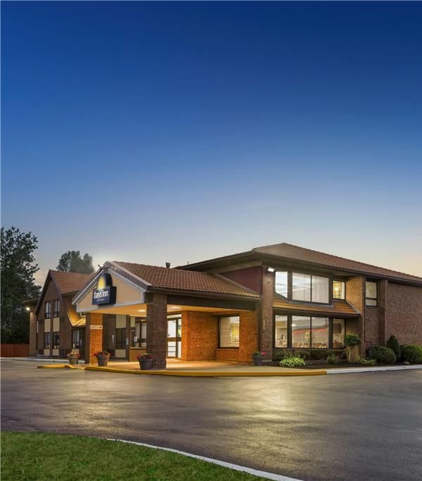 Days Inn By Wyndham Utica - Utica, NY
