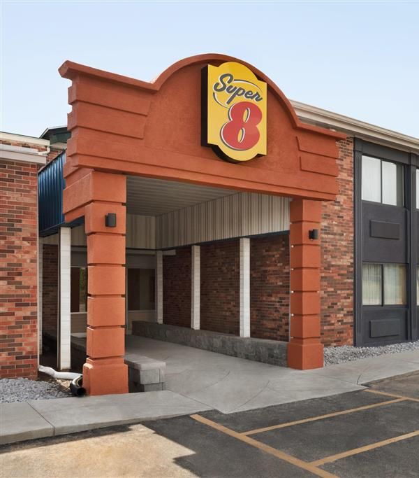 Super 8 By Wyndham Des Moines - Des Moines, IA