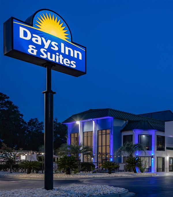 Days Inn & Suites By Wyndham Savannah Midtown - 서배너
