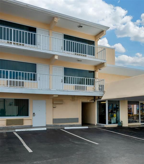 Quality Inn Daytona Beach Oceanfront - Daytona Beach, FL