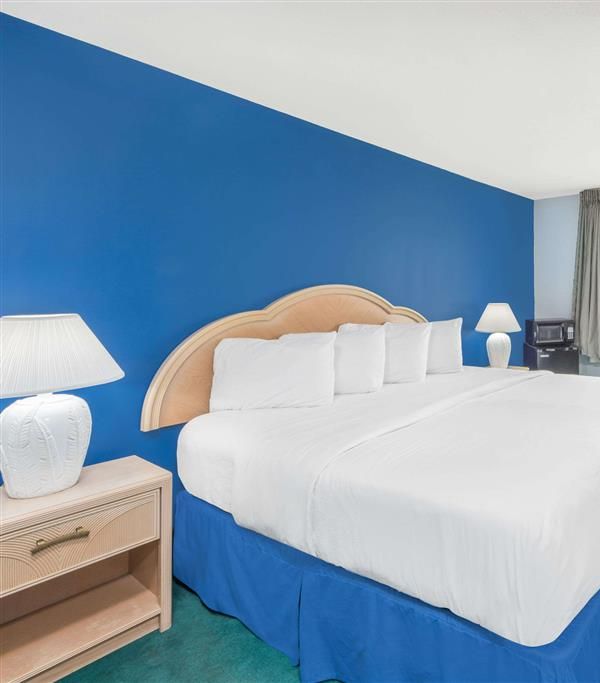 Days Inn By Wyndham Osage Beach Lake Of The Ozarks - Osage Beach, MO