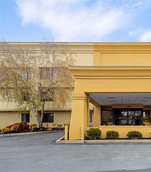 La Quinta Inn & Suites By Wyndham Harrisburg Airport Hershey - Hershey, PA