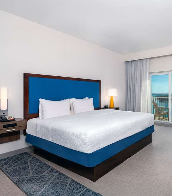 Hampton Inn & Suites Clearwater Beach - Dunedin, FL
