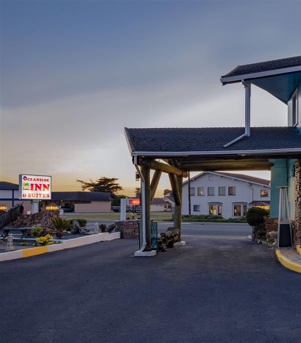 A Days Inn By Wyndham Oceanside Inn & Suites - Mendocino, CA