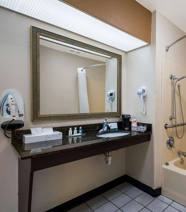 Quality Inn Johnson City I-26 Exit 17 - Johnson City, TN