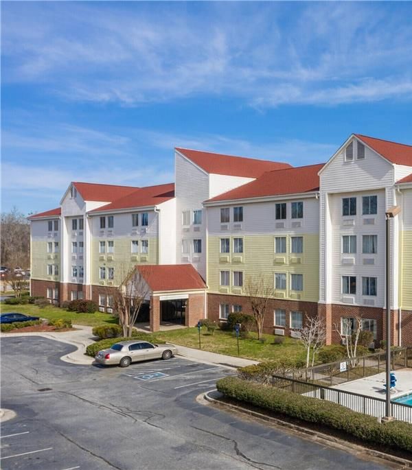 Days Inn By Wyndham Macon I-75 North - Macon, GA