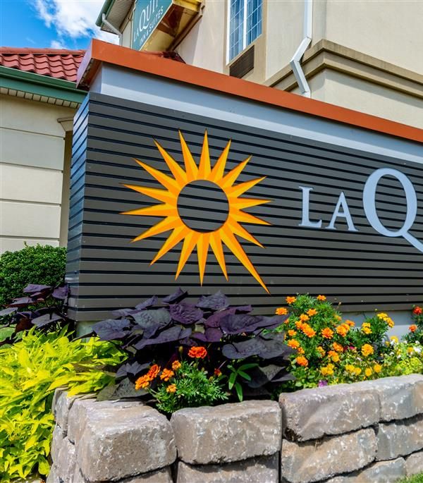 La Quinta Inn & Suites By Wyndham Bentonville - Bentonville, AR