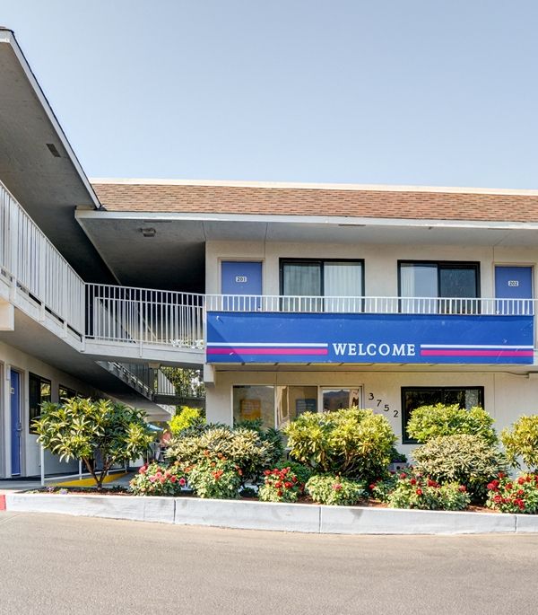 Motel 6 Eugene North Springfield - ユージーン, OR