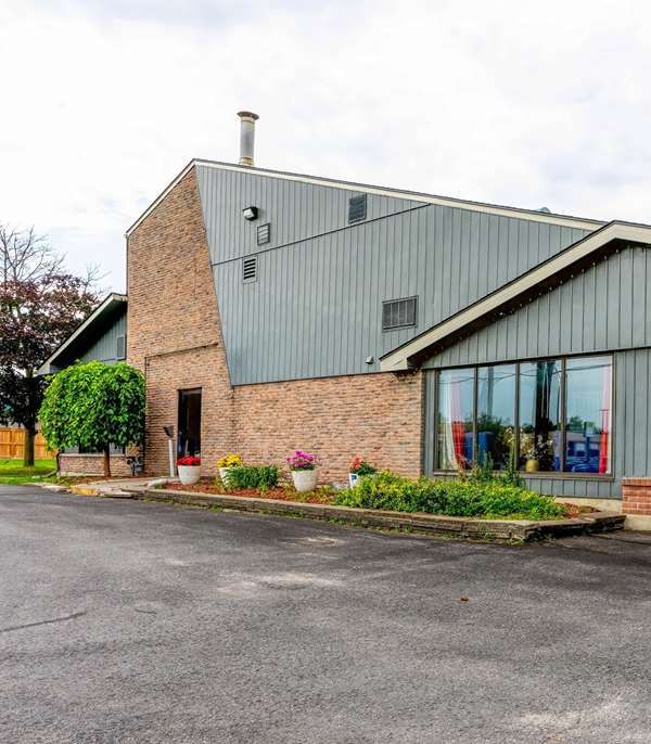Ramada By Wyndham Kingston - Kingston