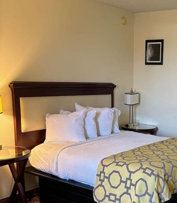 Baymont By Wyndham Johnson City - Johnson City, TN