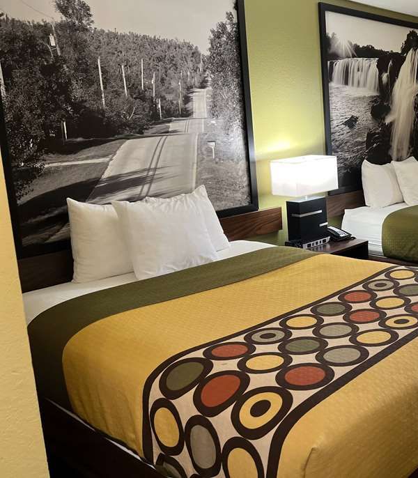 Super 8 By Wyndham Farmington - Farmington, MO