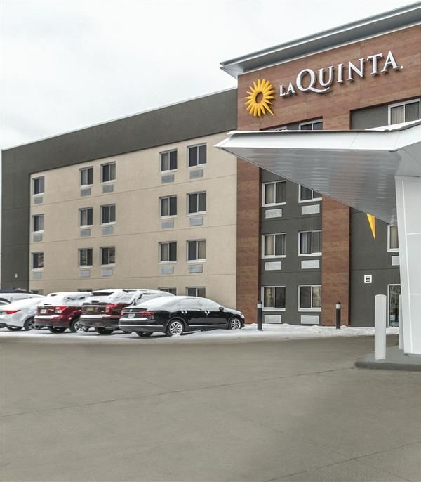 La Quinta Inn & Suites By Wyndham Cleveland - Airport North - Cleveland, OH