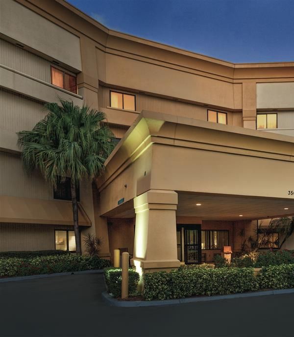 La Quinta Inn & Suites By Wyndham Miami Airport East - Miami, FL