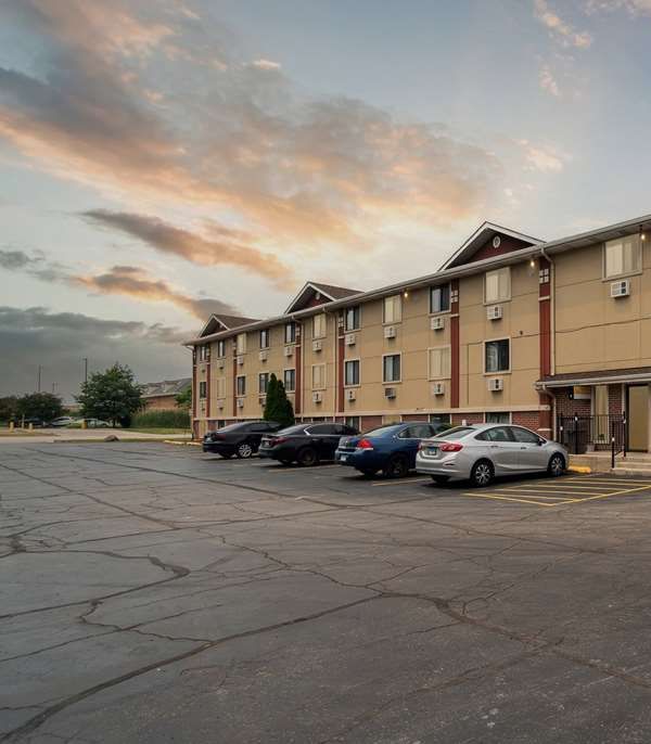 Super 8 By Wyndham Kenosha/pleasant Prairie - Kenosha, WI