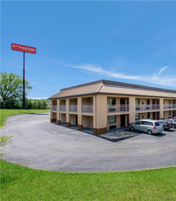 Econo Lodge Inn & Suites Knoxville East - Knoxville, TN