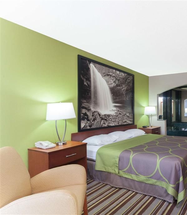 Super 8 By Wyndham Clarksville Northeast - Clarksville, TN