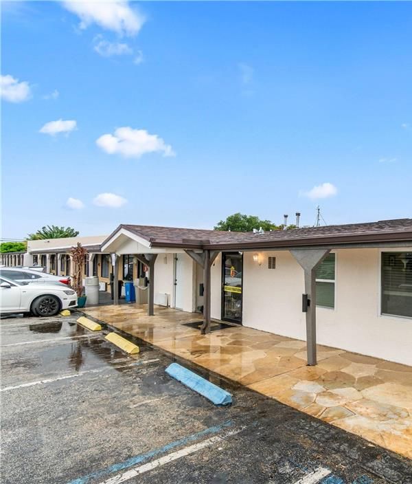Super 8 By Wyndham Lantana West Palm Beach - Lake Worth, FL