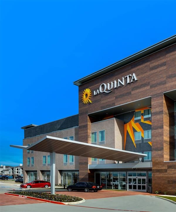 La Quinta Inn & Suites By Wyndham Dfw West-glade-parks - Grapevine, TX