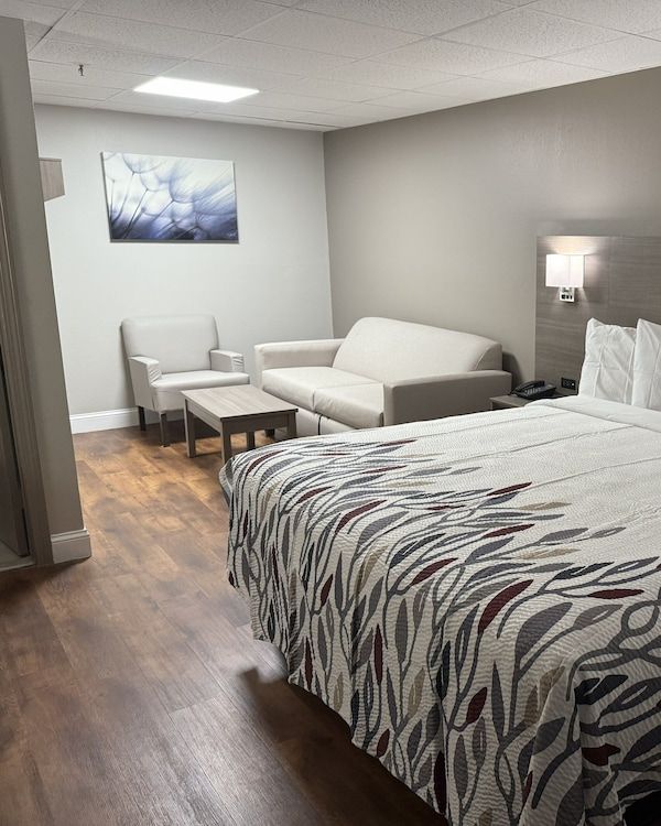 Red Roof Inn & Suites Swansea - 伯克利