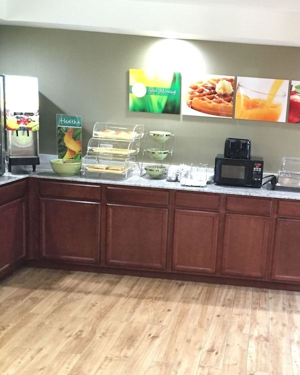 Quality Inn Near Pimlico Racetrack - Baltimore, MD
