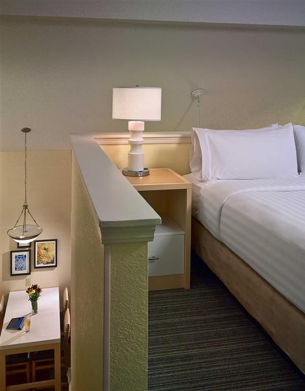 Sonesta Simply Suites Cleveland Westlake - Avon, OH
