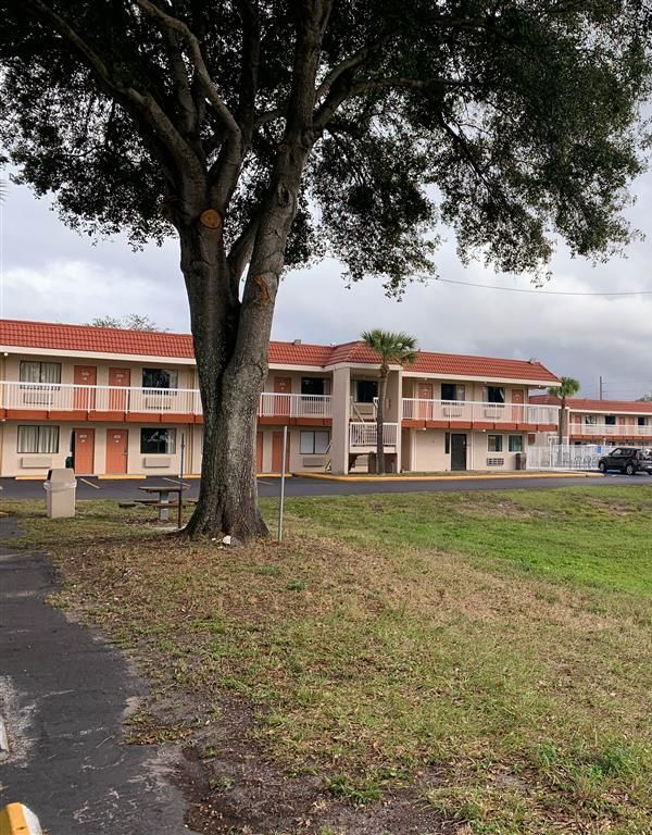 Fl Motel 6 Tampa - Tampa, FL