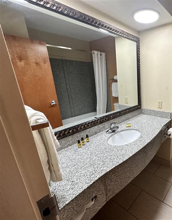 Best Western Plus Bass Hotel & Suites - 리즈