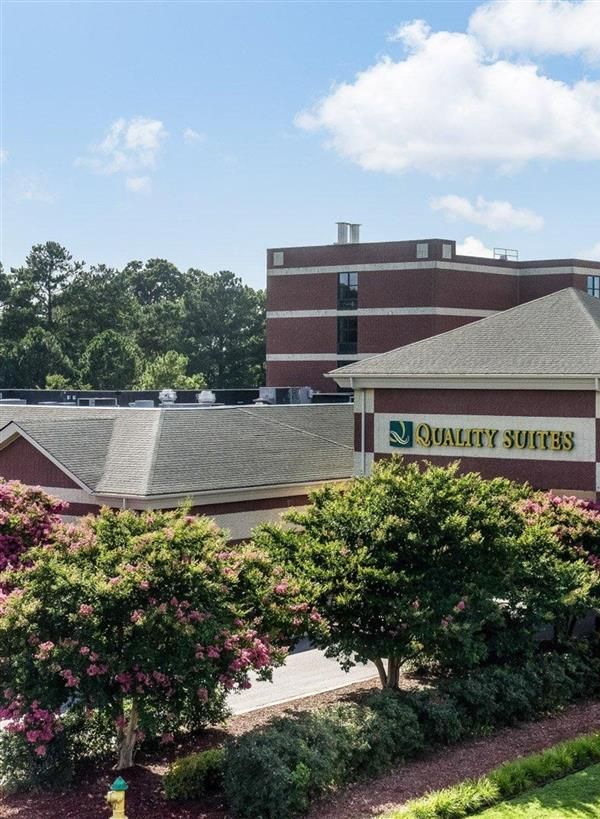 Quality Suites Lake Wright - Norfolk Airport - Norfolk, VA