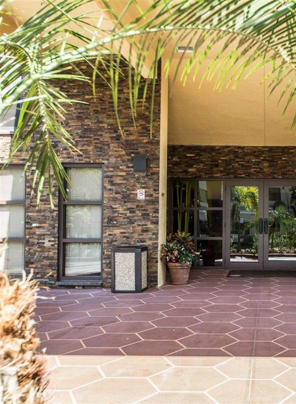Comfort Inn & Suites Lantana - West Palm Beach South - Boynton Beach, FL