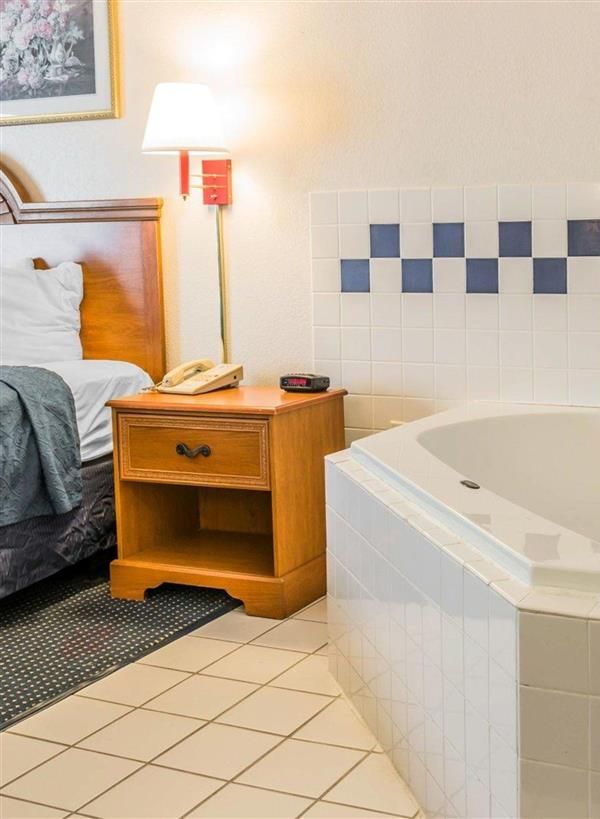Quality Inn Kalamazoo Near Wings Stadium - Kalamazoo, MI