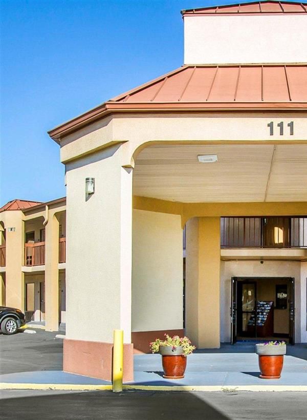Rodeway Inn & Suites Clarksville Near Governors Square Mall - Clarksville, TN