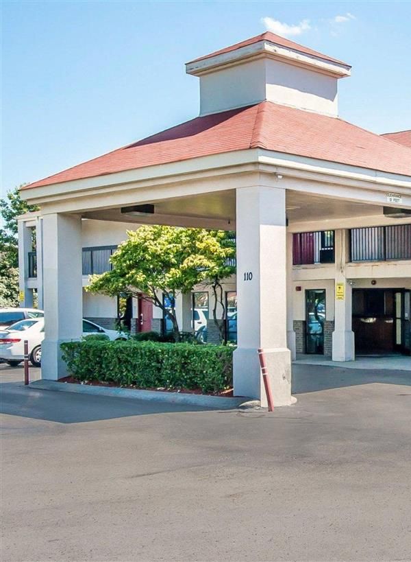 Econo Lodge Inn & Suites Murfreesboro Shopping District - Murfreesboro, TN