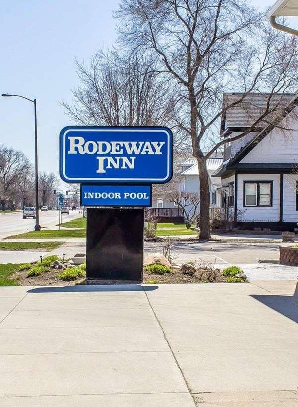 Rodeway Inn & Suites Near Okoboji Lake - Okoboji, IA
