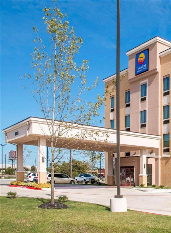 Comfort Inn & Suites San Marcos Near Outlet Mall - Wimberley, TX