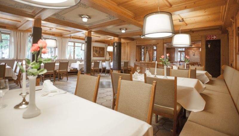 Ontbijtzaal in het restaurant - Becher Gästehaus