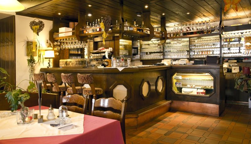Ontbijtzaal in het restaurant - HOTEL SCHWARZER ADLER - MARIAZELL