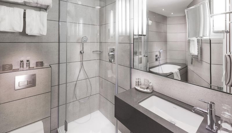 Badezimmer - Hotel Balmoral Champs-Elysees