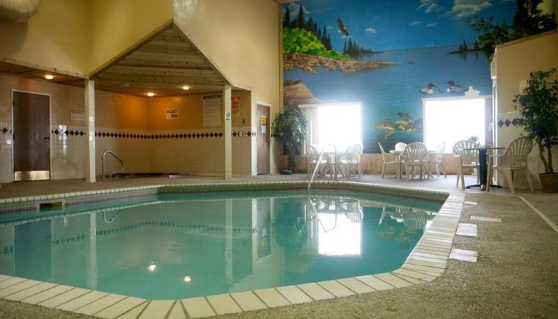 Piscina - North Country Inn and Suites