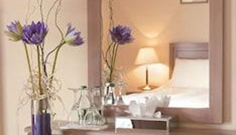 Info - Lansdowne Arms Hotel