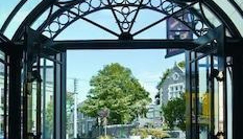 Info - Lansdowne Arms Hotel