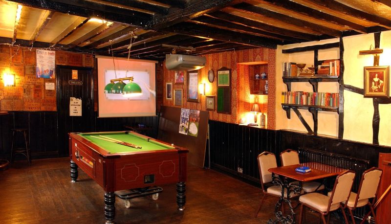 Bar - The George Hotel Amesbury