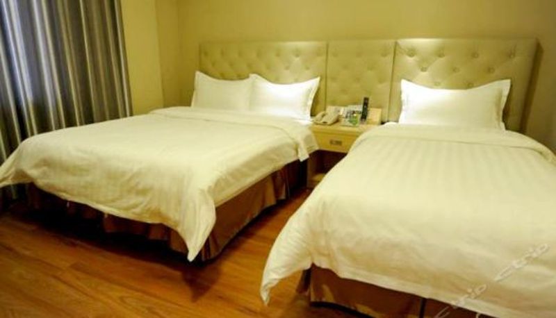 Standard room - Longsheng Huacheng Business Hotel