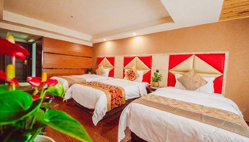 Tripla - Tyrone Hotel