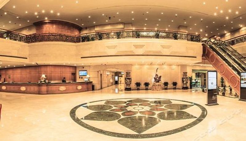 Recepción - East Hotel