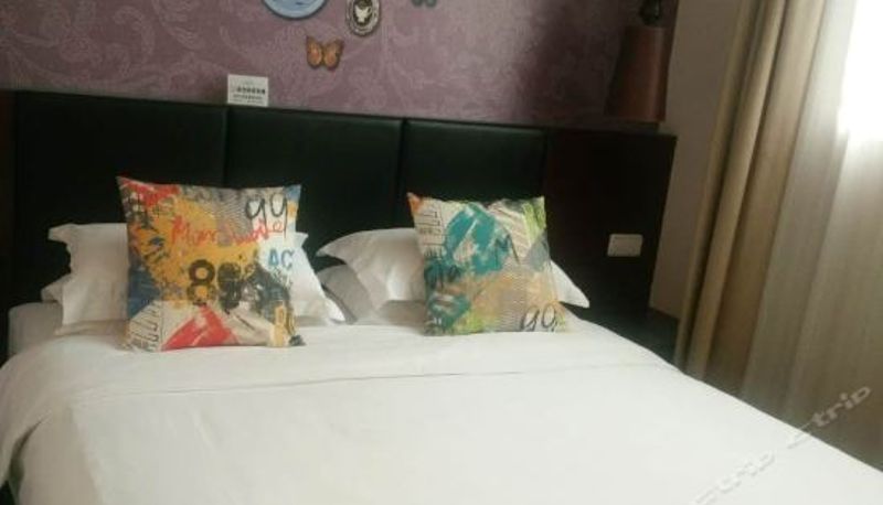 Camera business - Lotus Business Hotel (Xi'an Qujiang Big Wild Goose Pagoda)