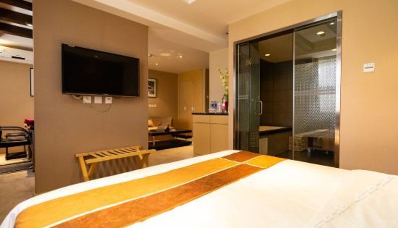Suite - Airport Business Hotel (Xi'an Airport Bus Departure Station Xishaomen)