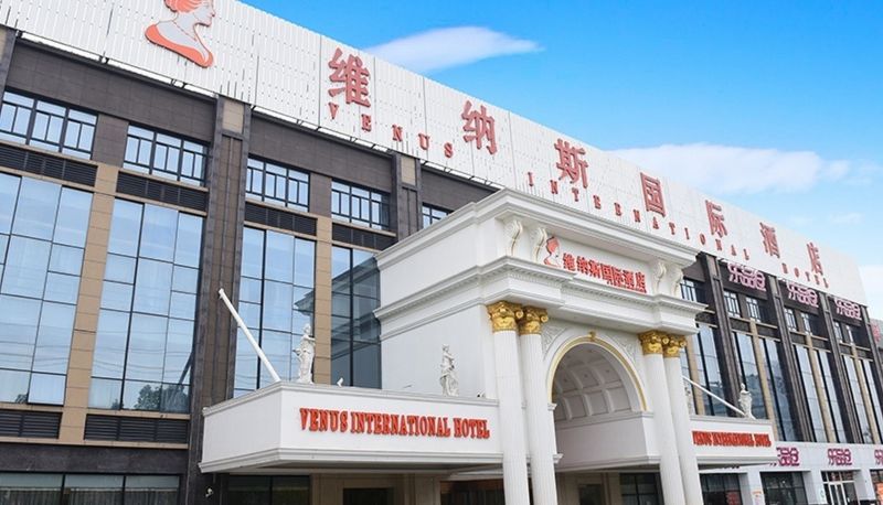 Buitenruimte van het hotel - Vienna International Hotel · Shanghai Wildlife Park Pudong Airport Shanghai Wild Animal Park