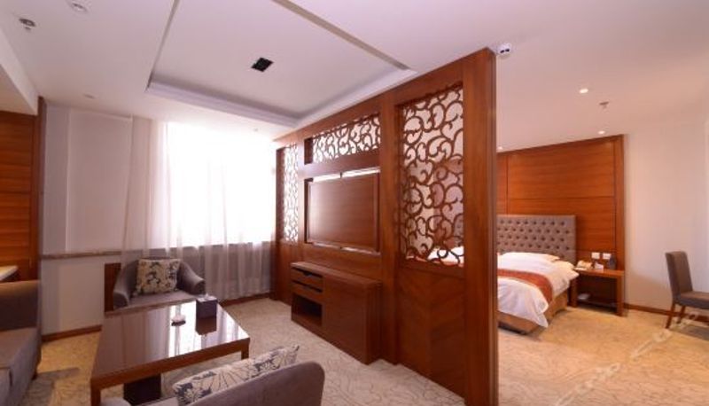 Suite - Waters Holiday Inn