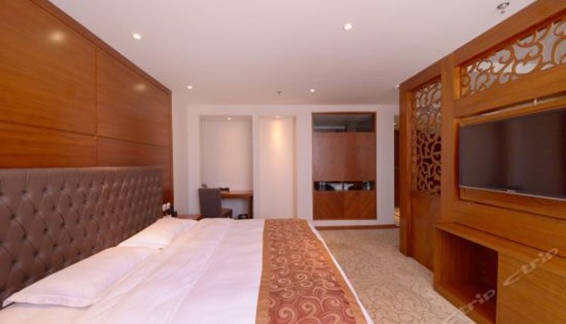 Suite - Waters Holiday Inn